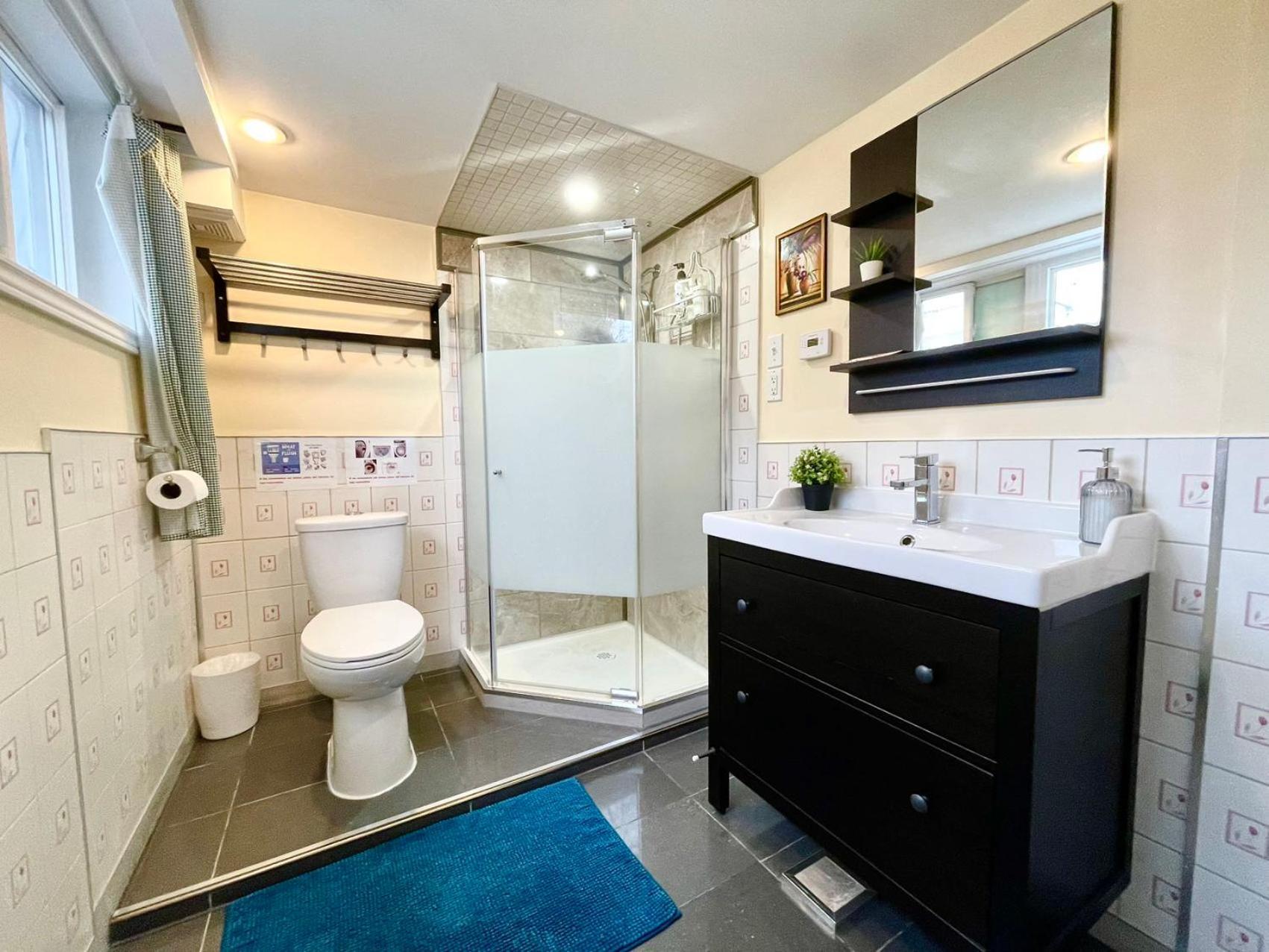 Bright&Modern Space Perfect For Couple And Family Step To Public Transit In Toronto Exterior foto